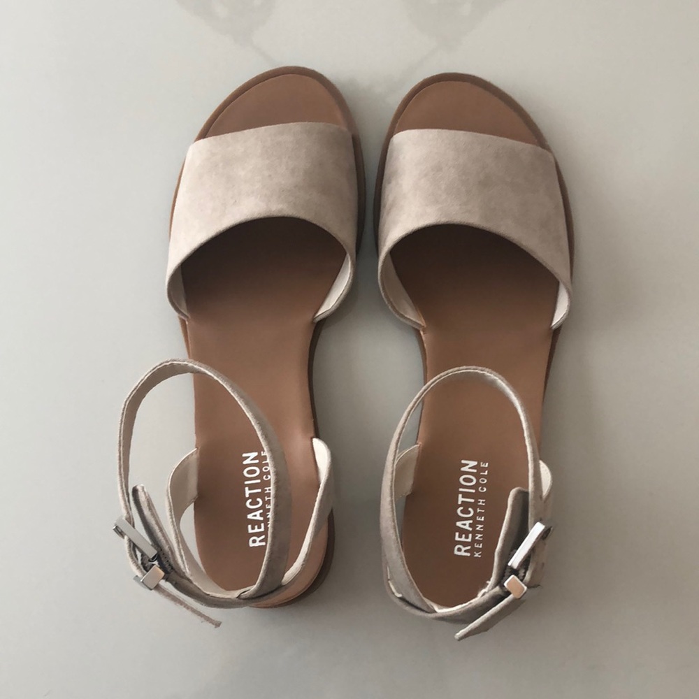 NEVER WORN Reaction Kenneth Cole Sandals